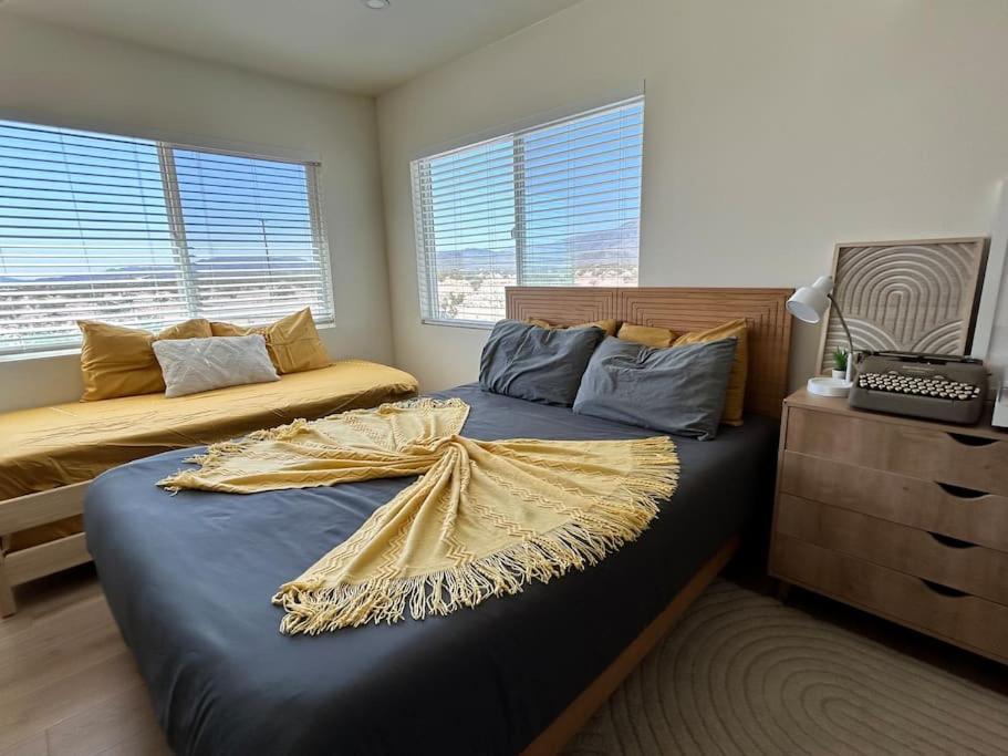 Serene Modern Home Backdoor With Great Wifi, Games, Movies, Patio Seating And Bbq Easy Access To North Joshua Tree National Park In 10 Minutes Twentynine Palms Buitenkant foto